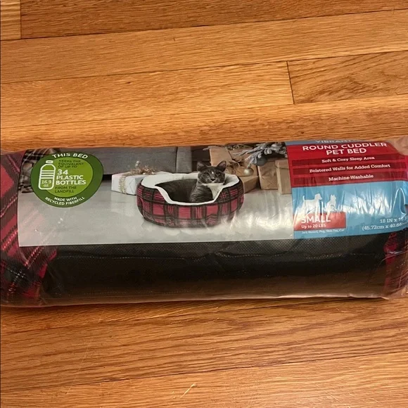 Vibrant Life Round Pet Cuddler Bed Red Plaid - NEW - Picture 3 of 5
